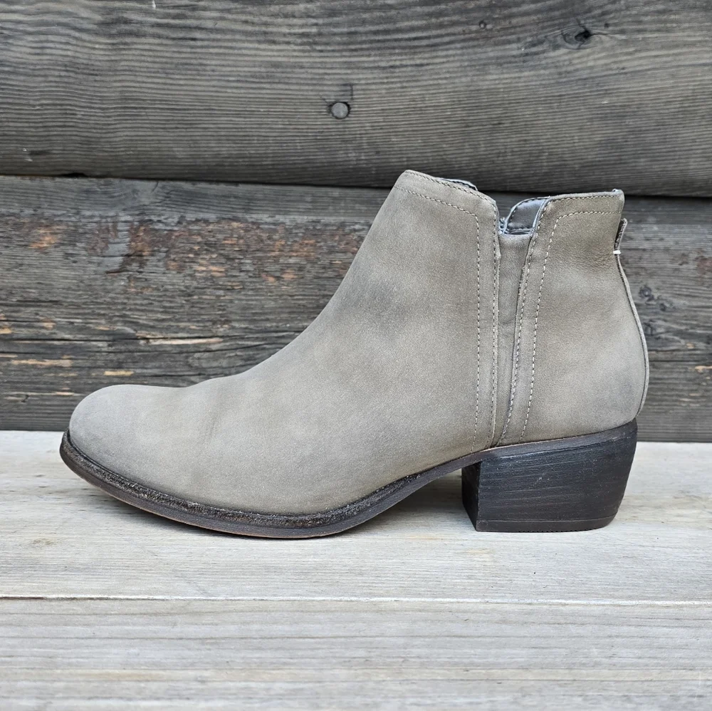 Clarks Maypearl Ramie Coastal Cowgirl Nubuck Leather Comfort Bootie 7M
